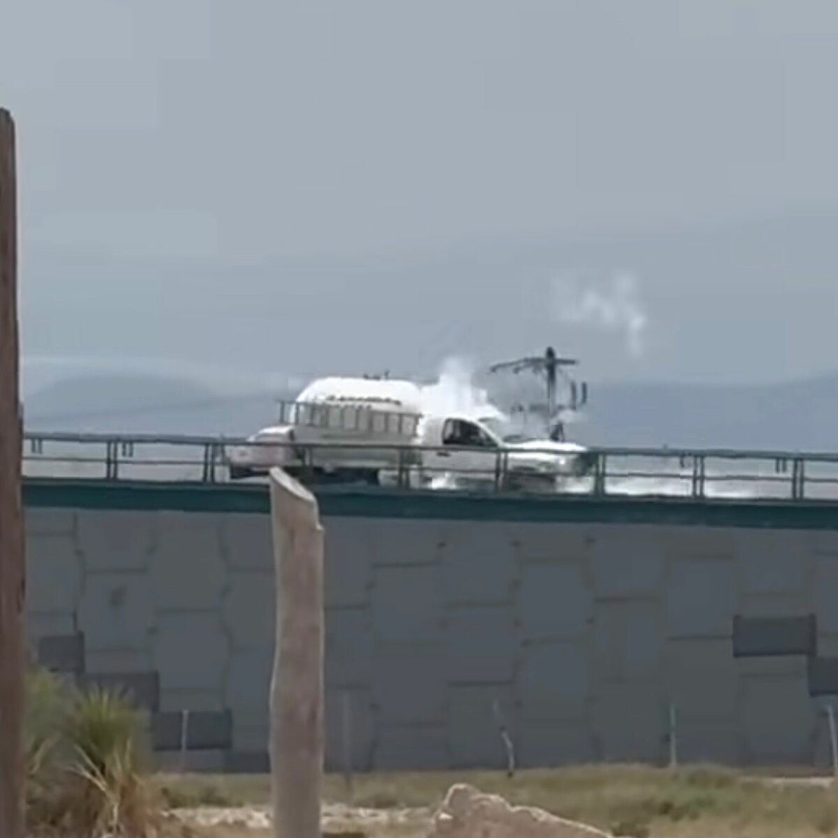 Controlan fuga de gas en pipa sobre puente de la Carretera 30 de Frontera 