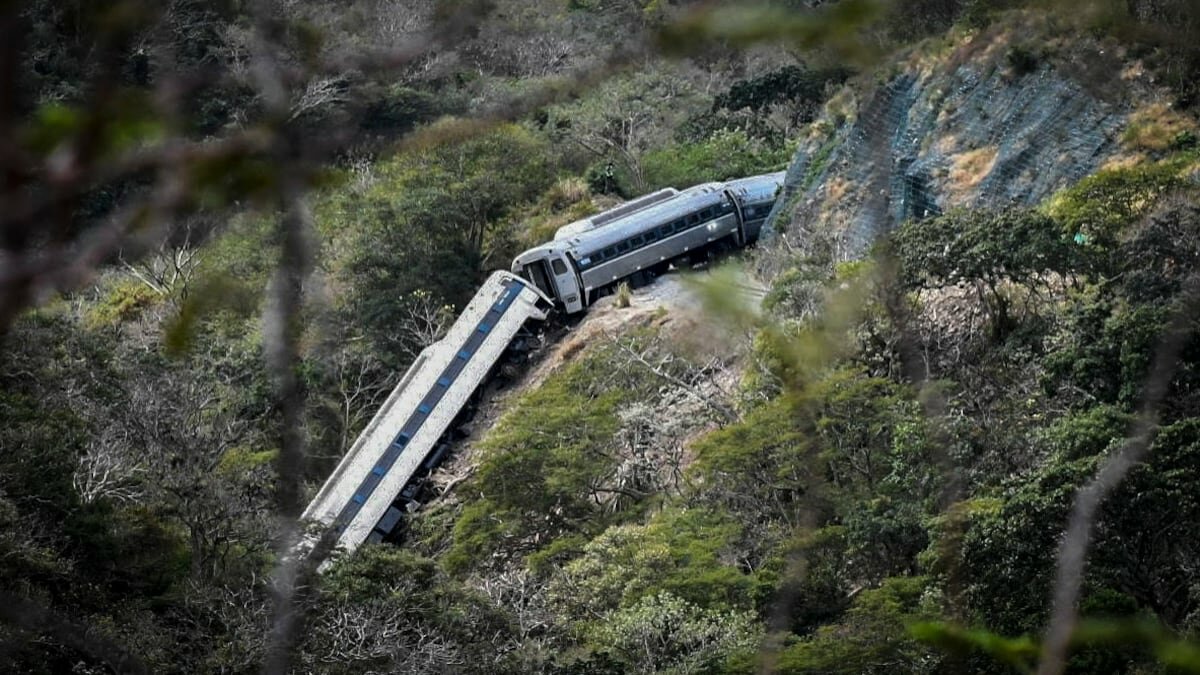 Liberan a conductor y despachador del Tren Interoceánico tras descarrilamiento en Oaxaca
