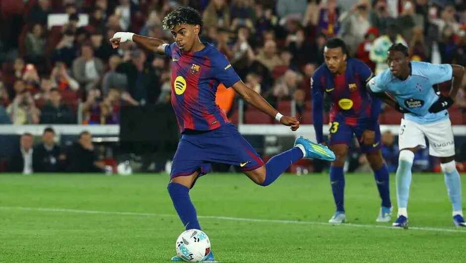 Barcelona vence 1-0 al Celta con gol de penal de Lamine Yamal, quien salió lesionado