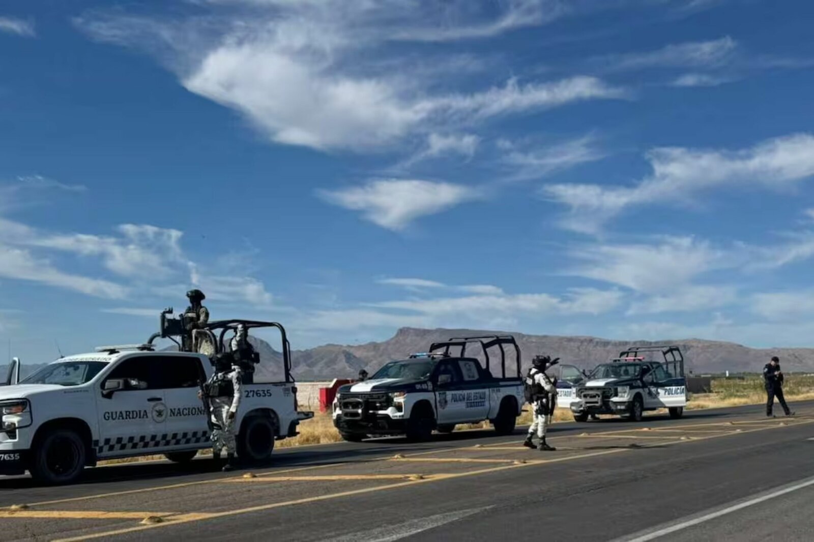 Enfrentamiento en Ojinaga deja quema de Oxxo y bloqueo carretero