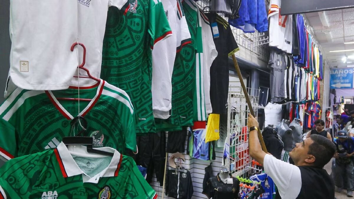 Combate a piratería mundialista deja decomiso millonario en CDMX