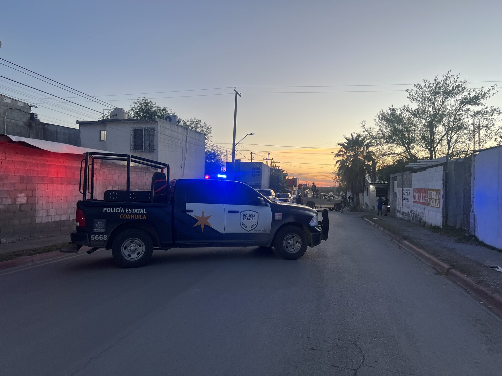 Detienen a sujeto por atacar a navajazos a policía durante reporte de violencia familiar