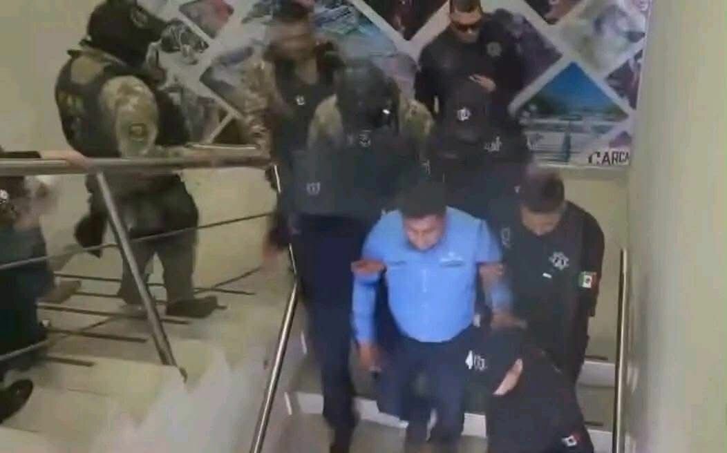 Contraloría retira a Lorenzo Menera de SIMAS con apoyo de la fuerza públic