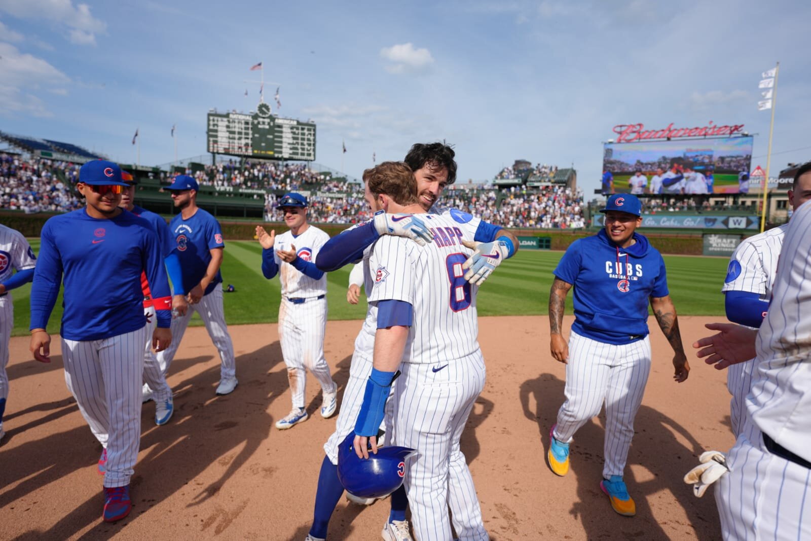 Cachorros vencen a Filis en 10 entradas y extienden su racha a nueve victorias seguidas