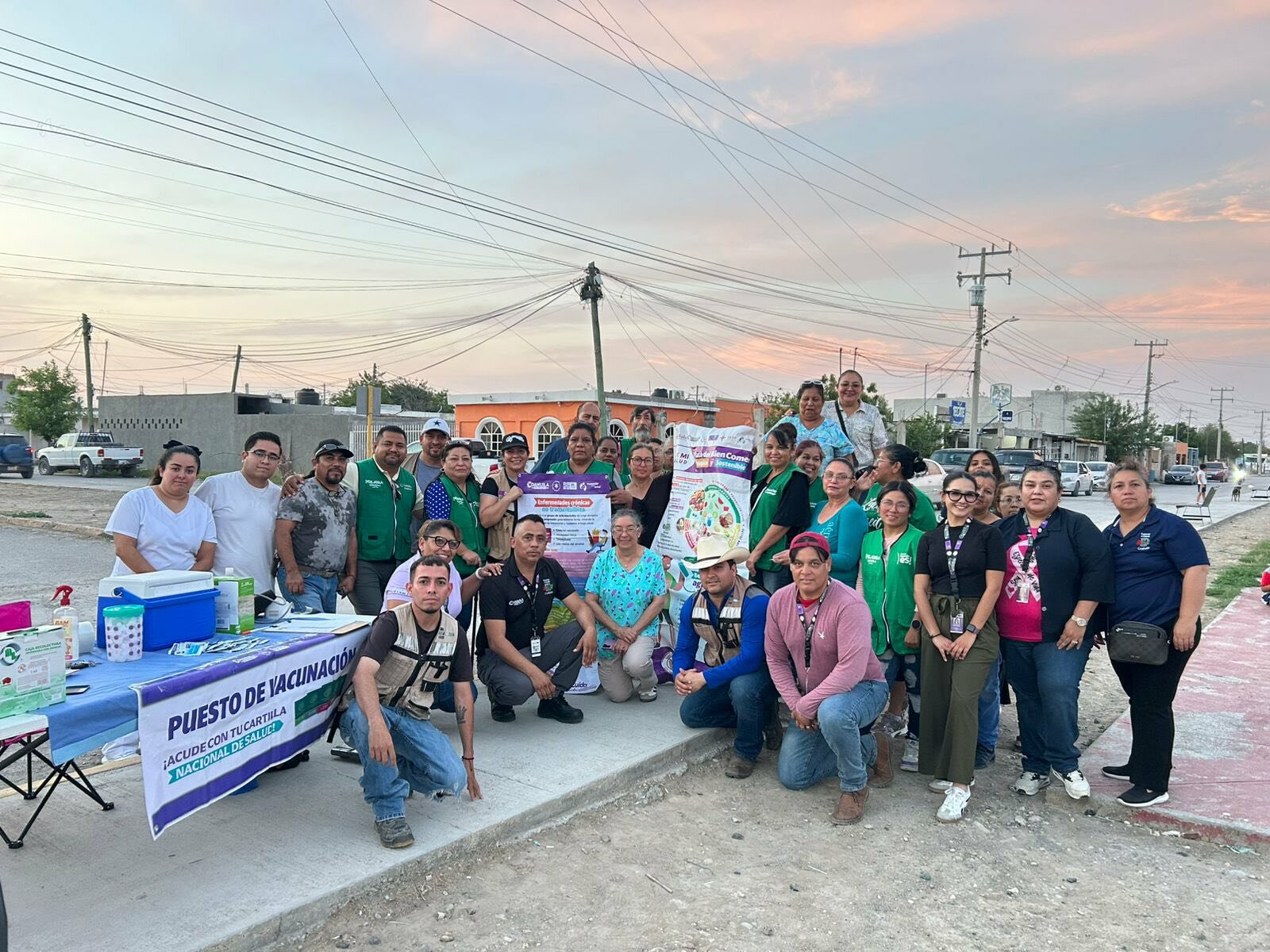 Brigada de salud brinda atención médica gratuita en Sabinas Coahuila