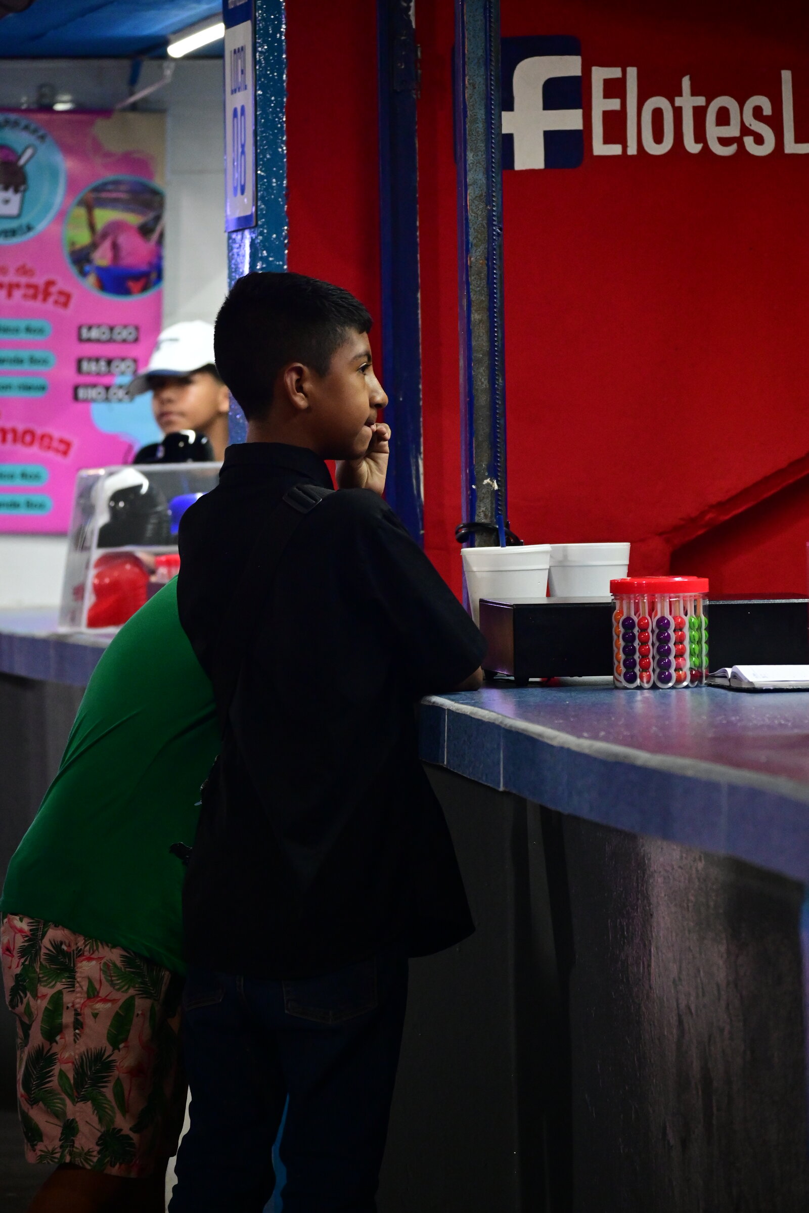 besibol: Entre antojos clásicos y sabores rápidos, la oferta gastronómica acompaña cada jugada