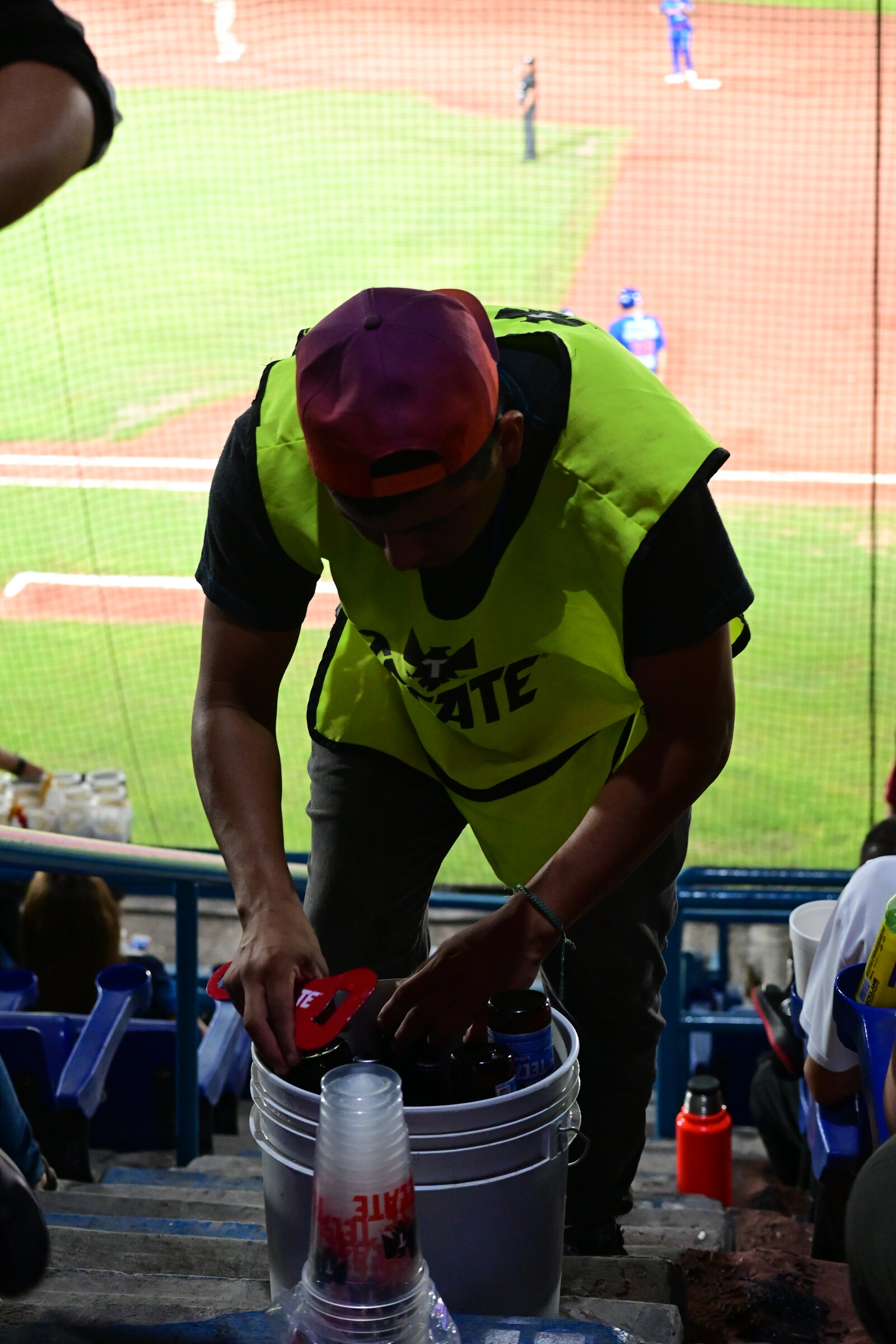 besibol: Entre antojos clásicos y sabores rápidos, la oferta gastronómica acompaña cada jugada