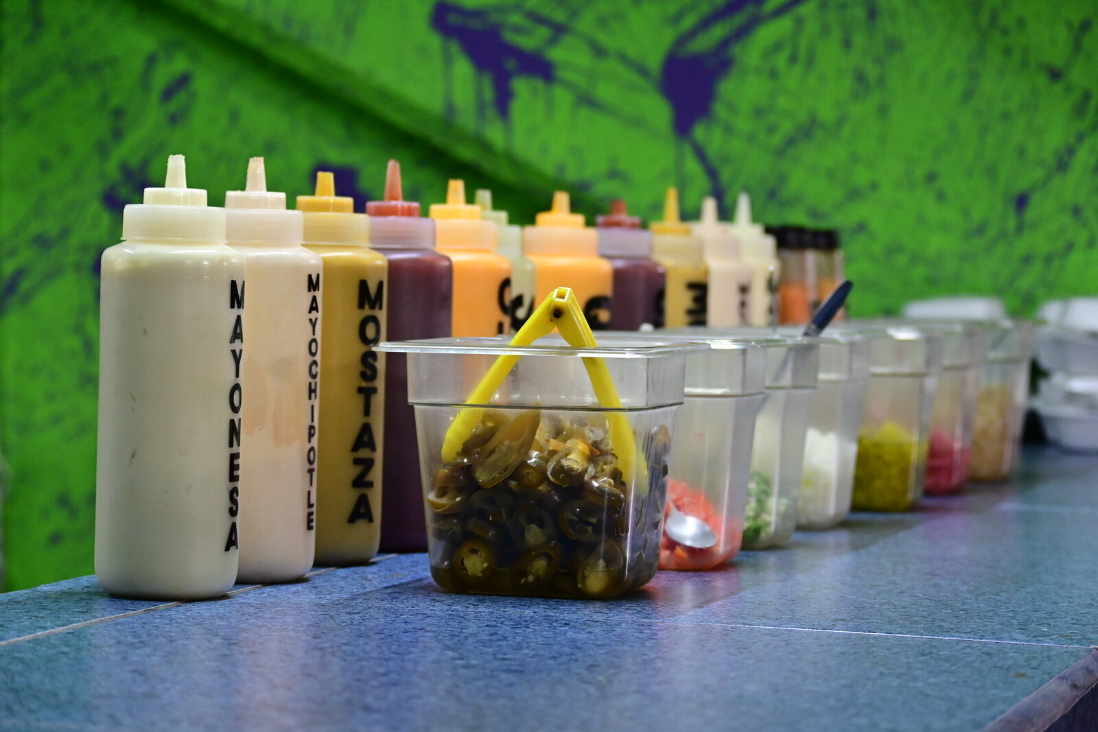 besibol: Entre antojos clásicos y sabores rápidos, la oferta gastronómica acompaña cada jugada