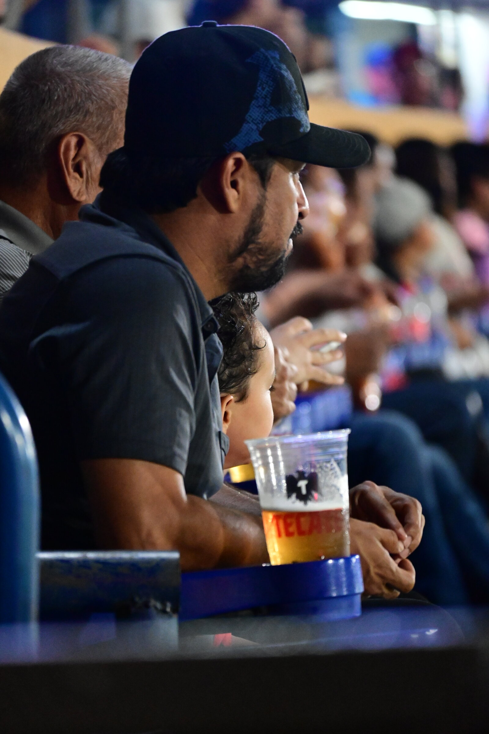 besibol: Entre antojos clásicos y sabores rápidos, la oferta gastronómica acompaña cada jugada