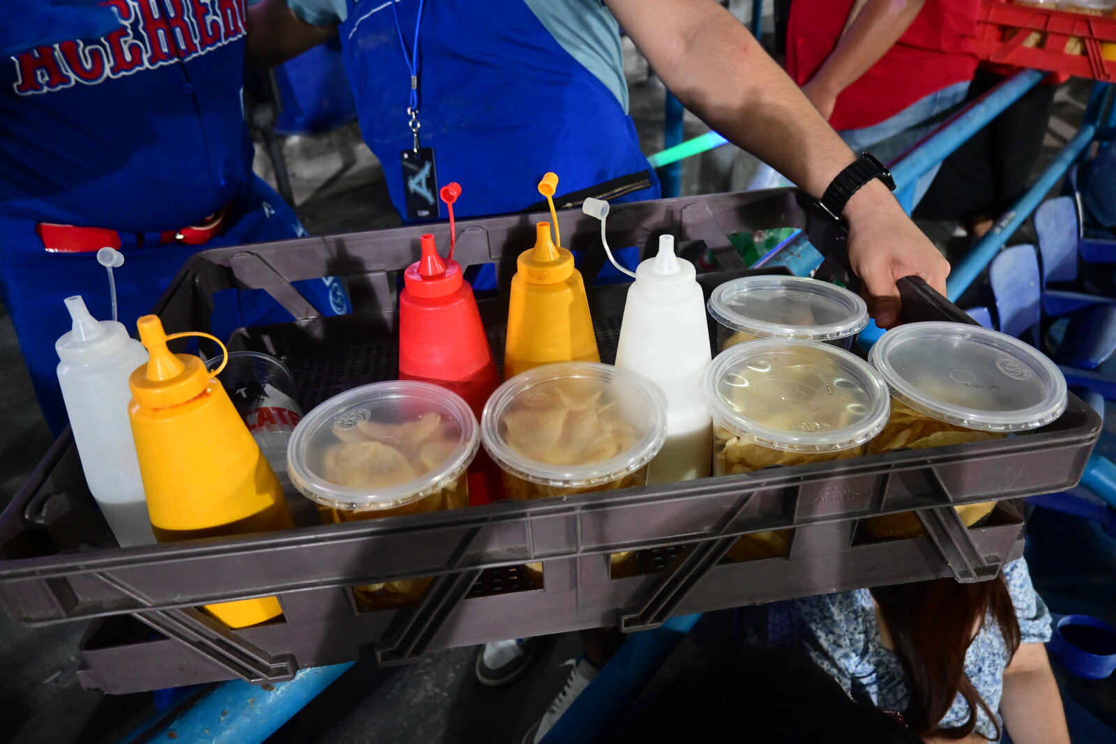 besibol: Entre antojos clásicos y sabores rápidos, la oferta gastronómica acompaña cada jugada