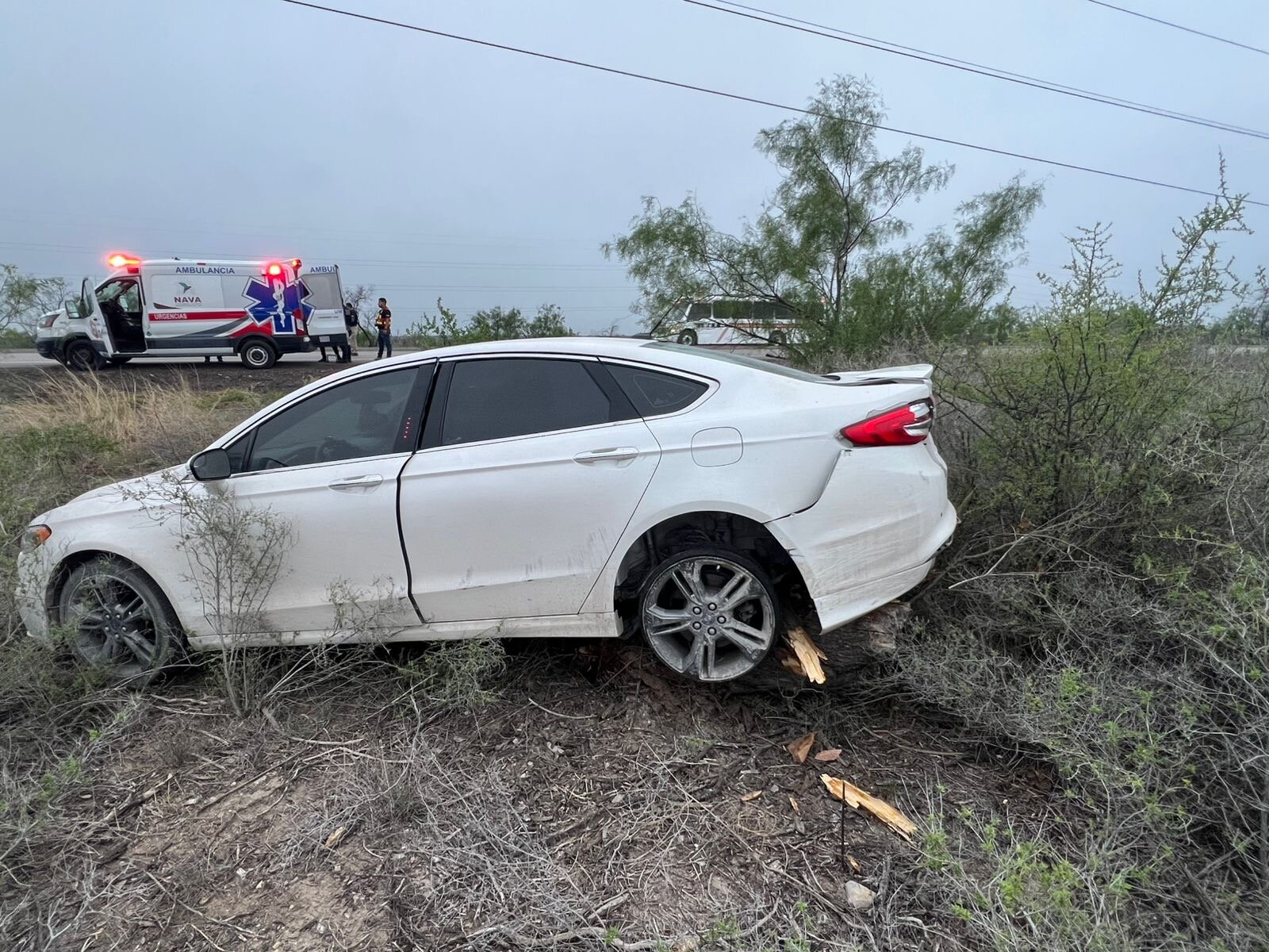Ponchadura provoca salida de camino y deja a conductor lesionado en la 57