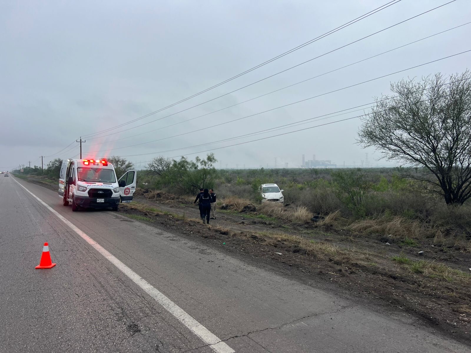 accidente : Paramédicos de Bomberos acudieron para brindarle atención y posteriormente lo trasladaron a la Clínica 60.