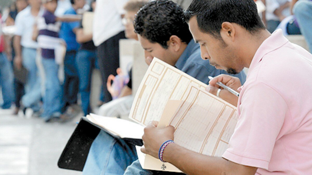 Inegi reporta retroceso laboral y alza en desempleo en marzo