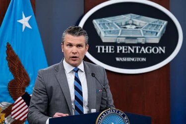 Hegseth califica la guerra contra Irán como “regalo de Trump”