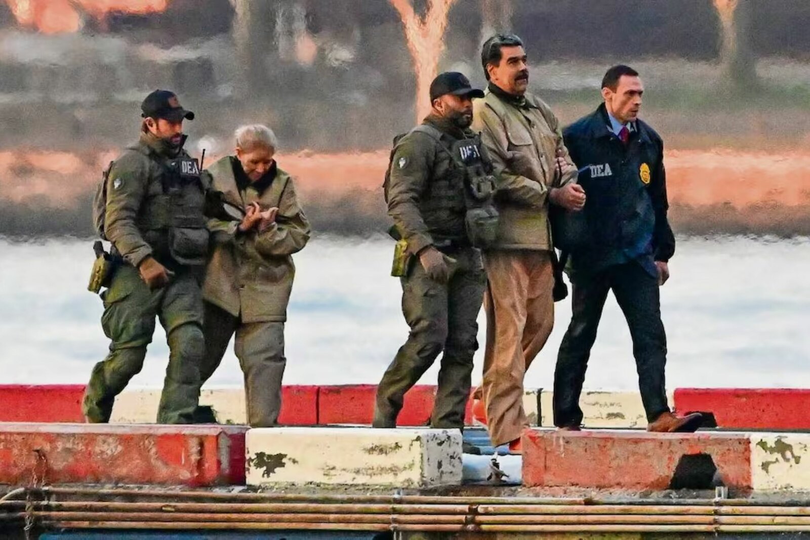 Liberan bajo fianza a soldado de EU acusado de usar información sobre Maduro