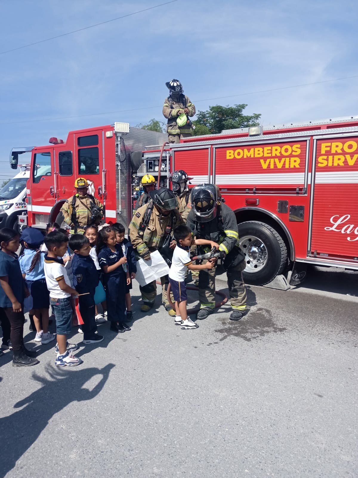 Región: La alcaldesa Sari Pérez agradeció a nombre de la ciudadanía su legado de valor y 
sacrificio.
