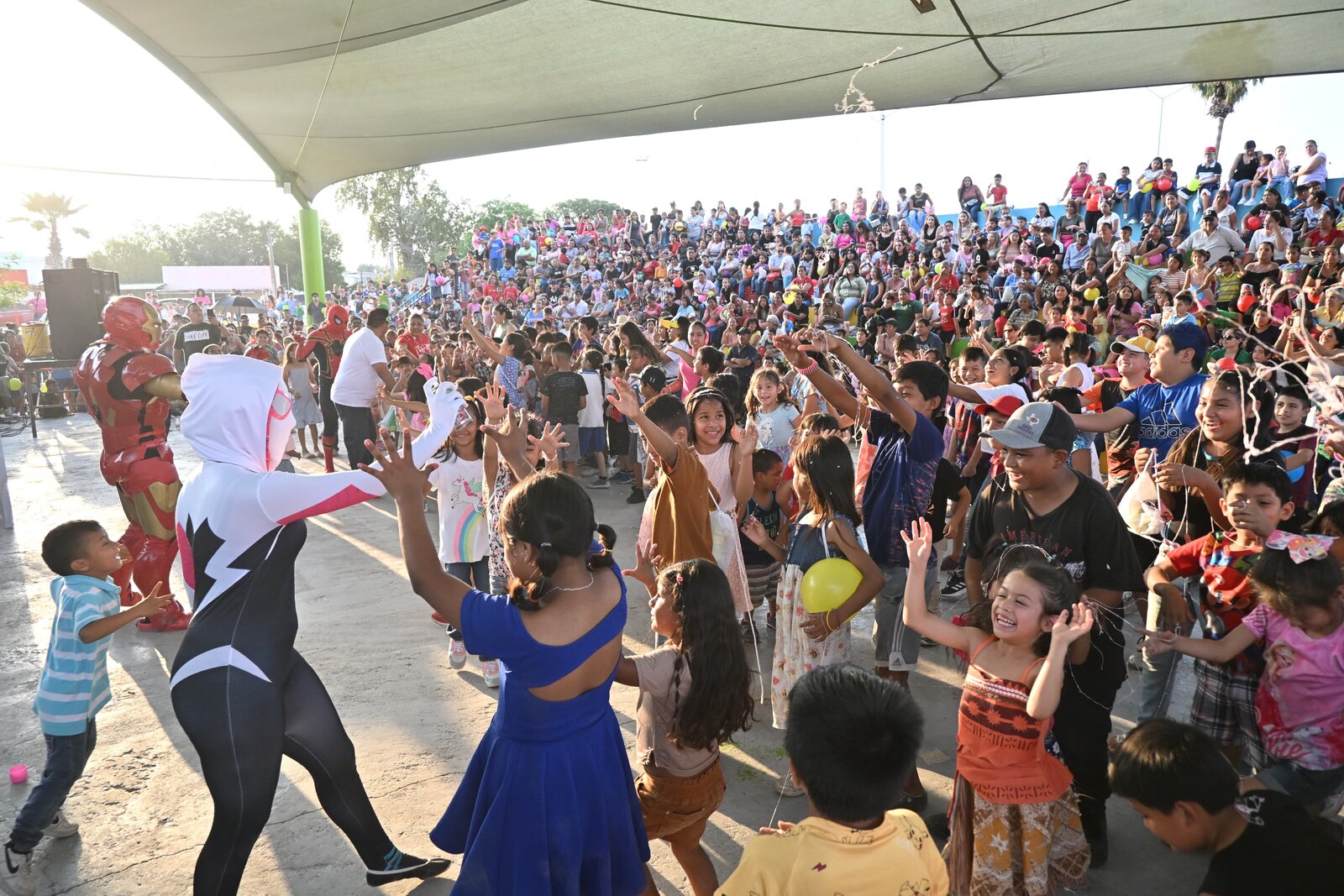 Región: La alcaldesa Sari Pérez invita a las niñas y niños a festejar su día con juegos, regalos 
y magia. 
