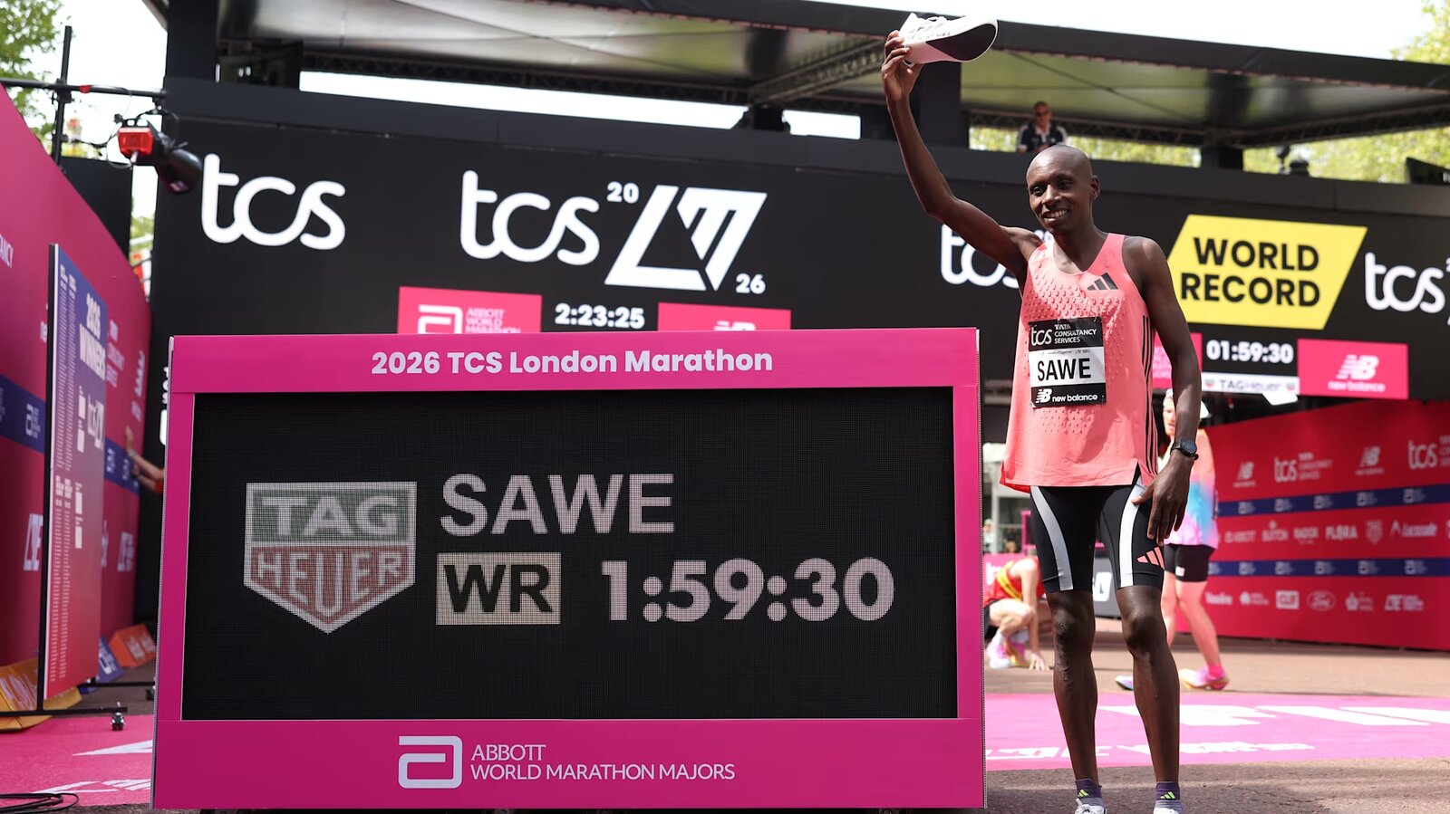 Sabastian Sawe bate récord mundial en Maratón de Londres
