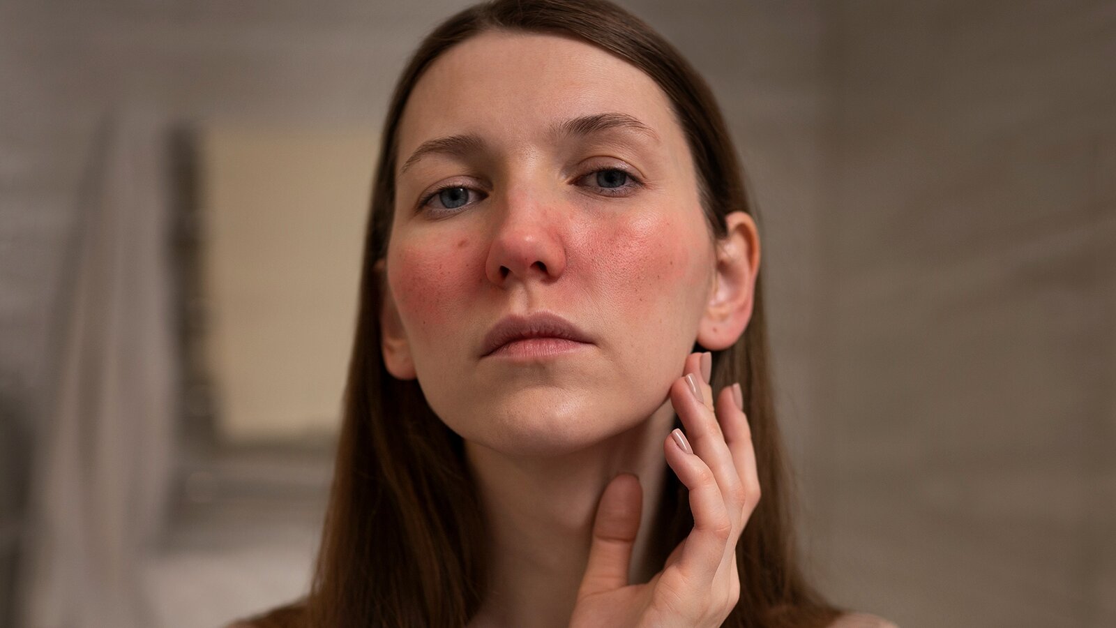 Inflamación crónica en la piel: cómo acelera el envejecimiento celular y debilita su defensa natural