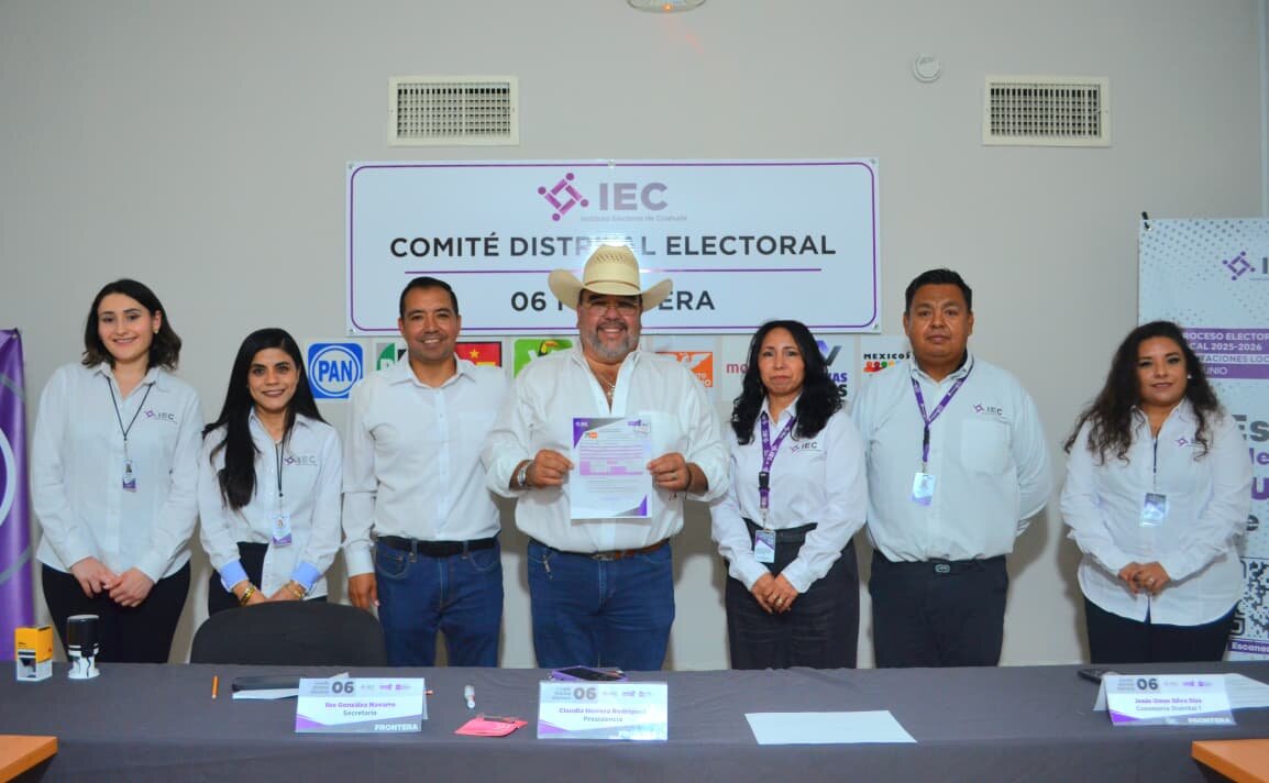 Héctor García Falcón se registra como candidato en Distrito 06