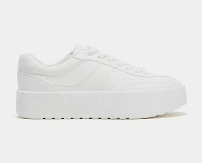 Los tenis de plataforma para llevar con jeans, faldas y vestidos en primavera 2026