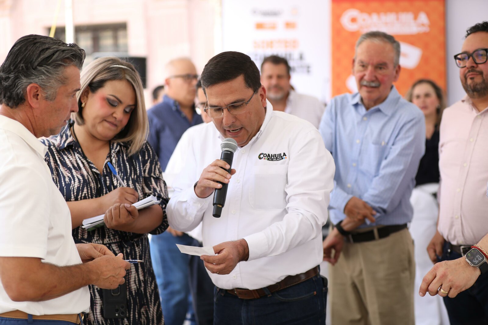 En el marco del sorteo “Coahuila Pa’Delante 2026”, el Gobierno del Estado, a través de la Secretaría de Finanzas y laAdministración Fiscal General, reconoció