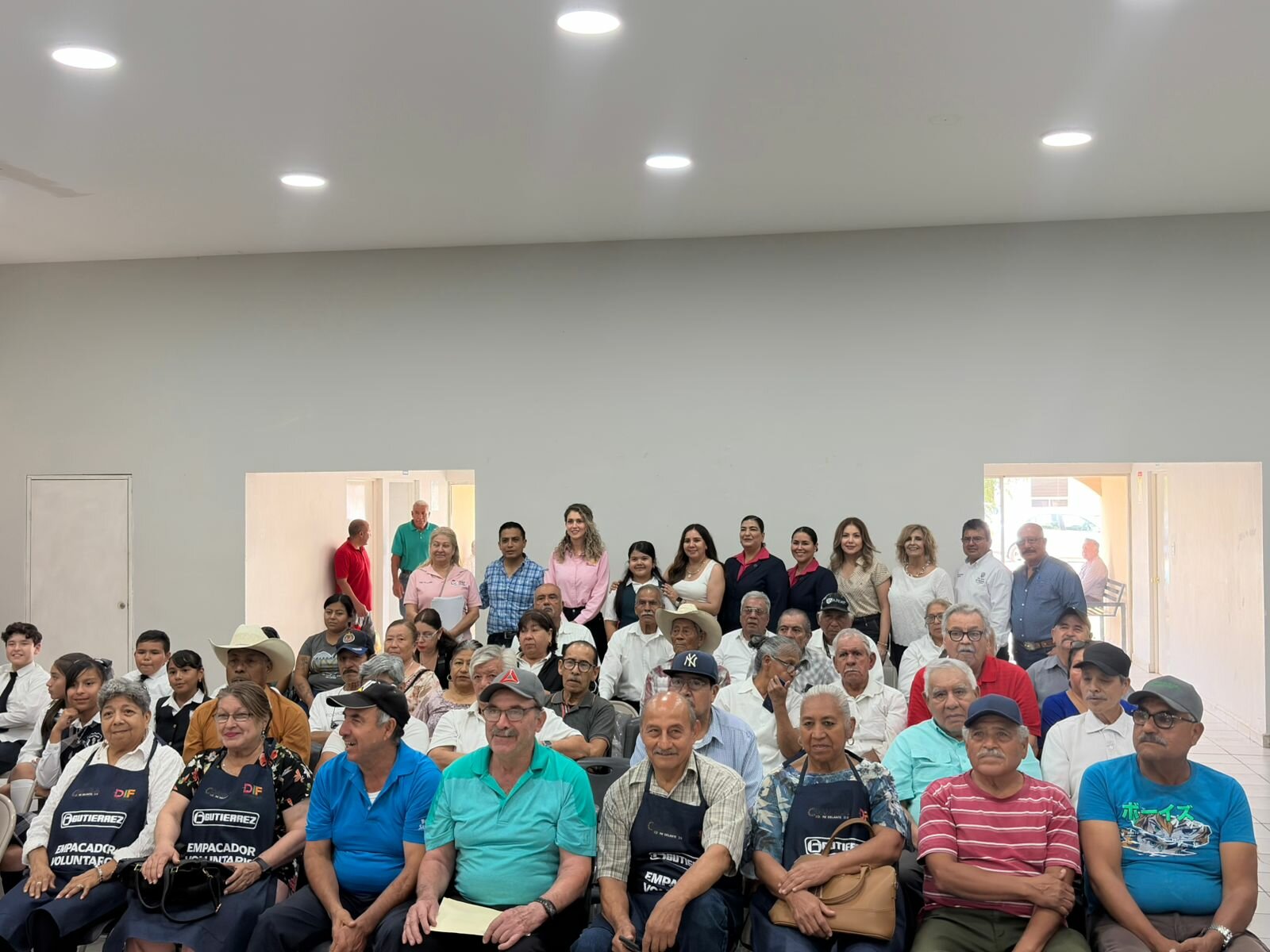El DIF en San Juan de Sabinas inició entrega de despensas a empacadores voluntarios adultos mayores en la región Carbonífera, apoyando su economía y bienestar