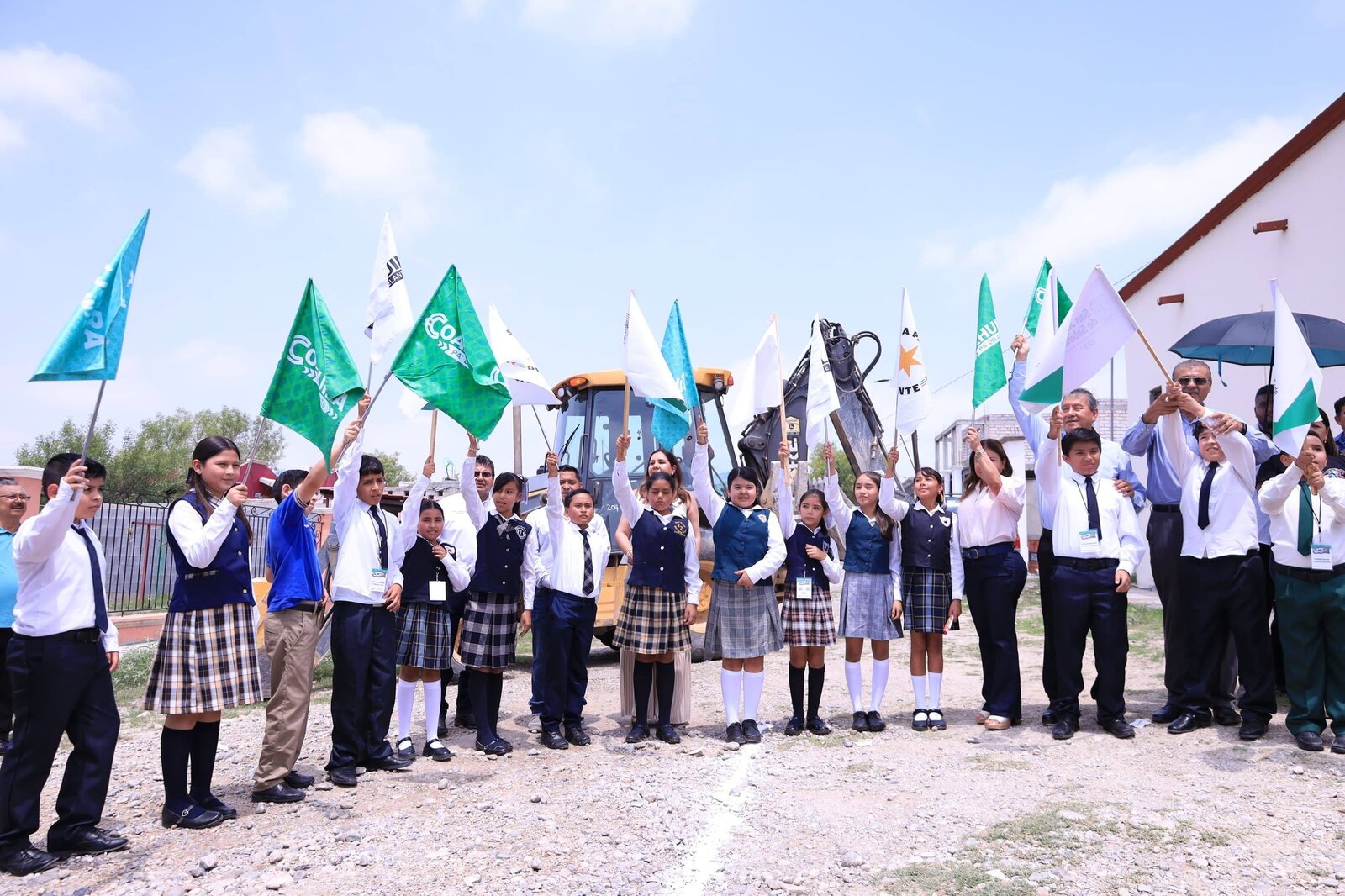 Gobierno inicia obra de pavimentación 2.7 millones en San Juan de Sabinas