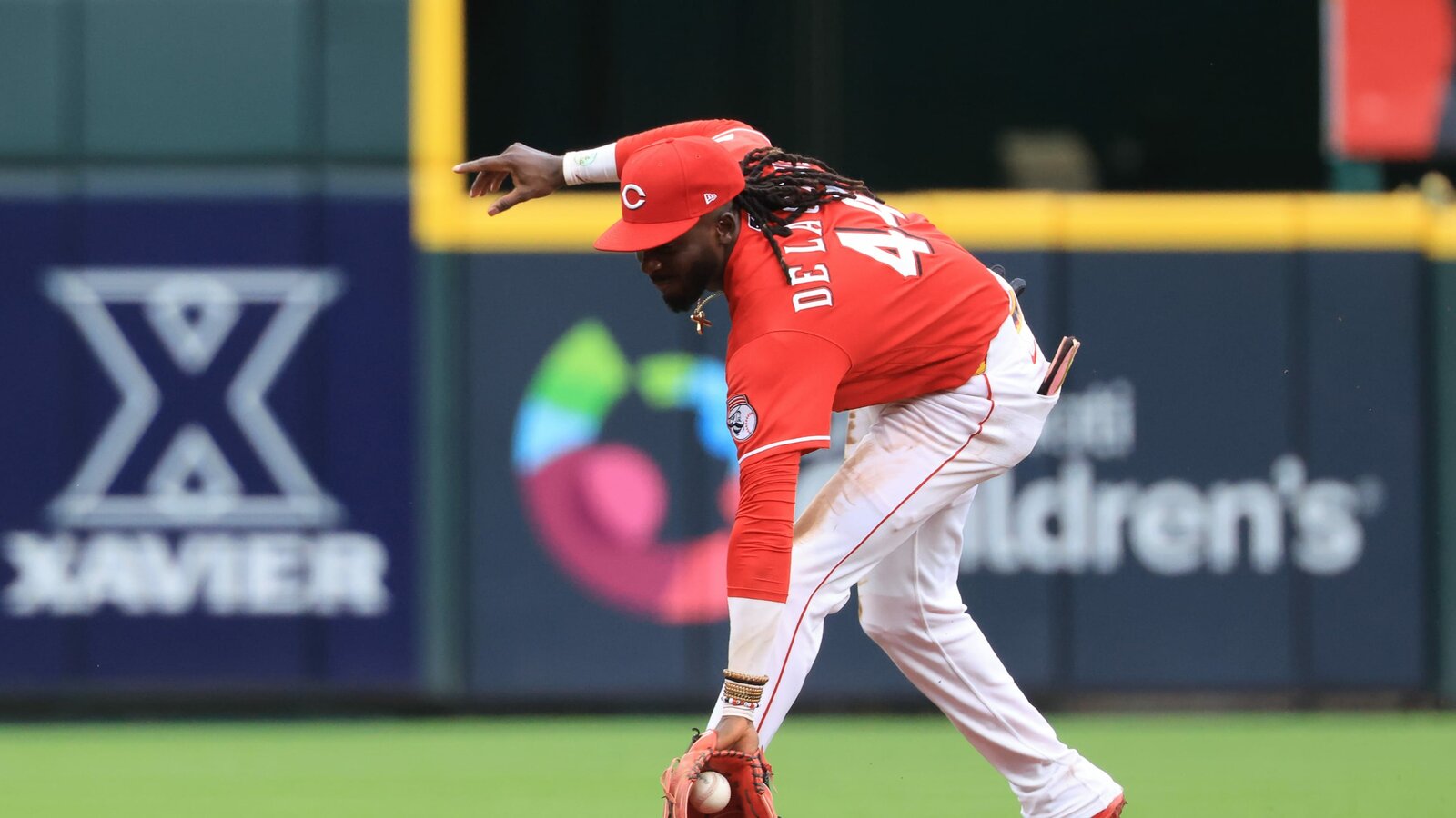 Rojos suman su décima victoria en 13 juegos; De La Cruz brilla en el bateo