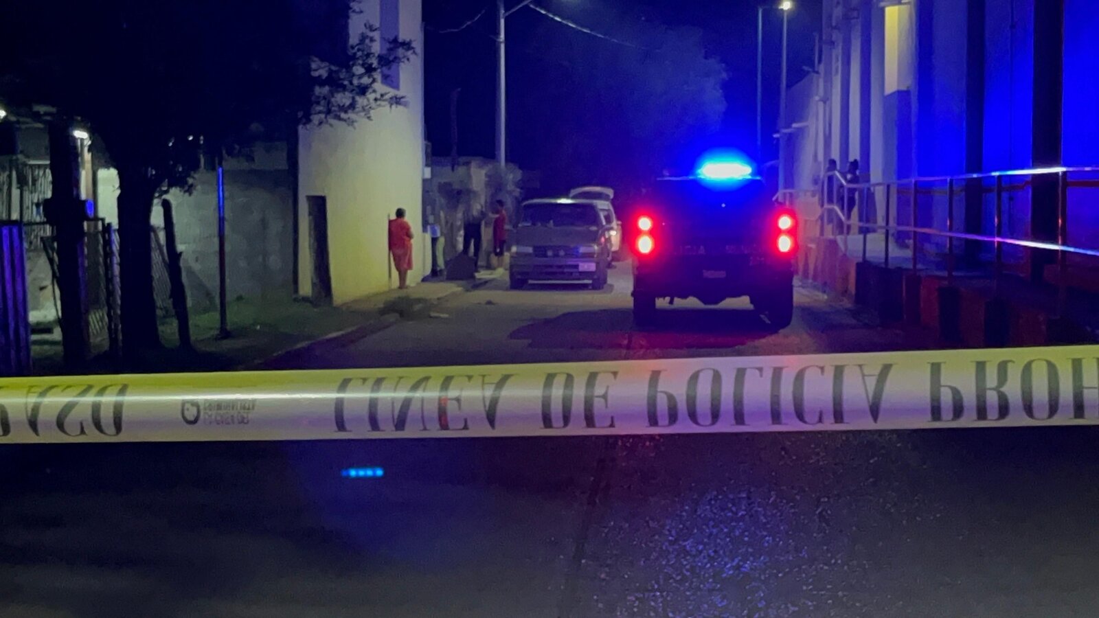 Autoridades de Múzquiz atendieron el hallazgo de un hombre sin vida en un domicilio del barrio El Alto, activando un operativo de seguridad.  La noche