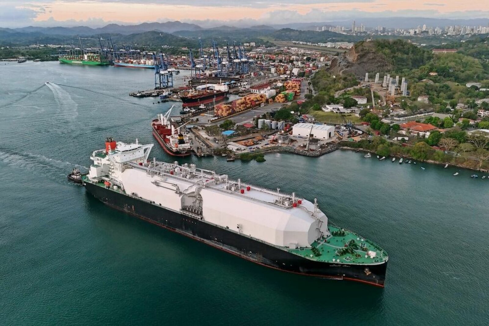 EU y aliados acusan a China de “politizar el comercio marítimo” en América