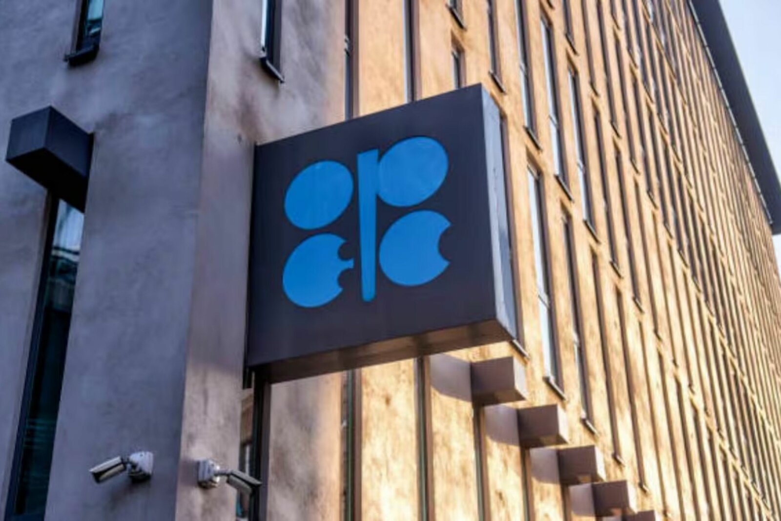 El consumo mundial de petróleo superó los 105 millones de barriles diarios en 2025, impulsado principalmente por Asia, informó la OPEP en su reporte anual.