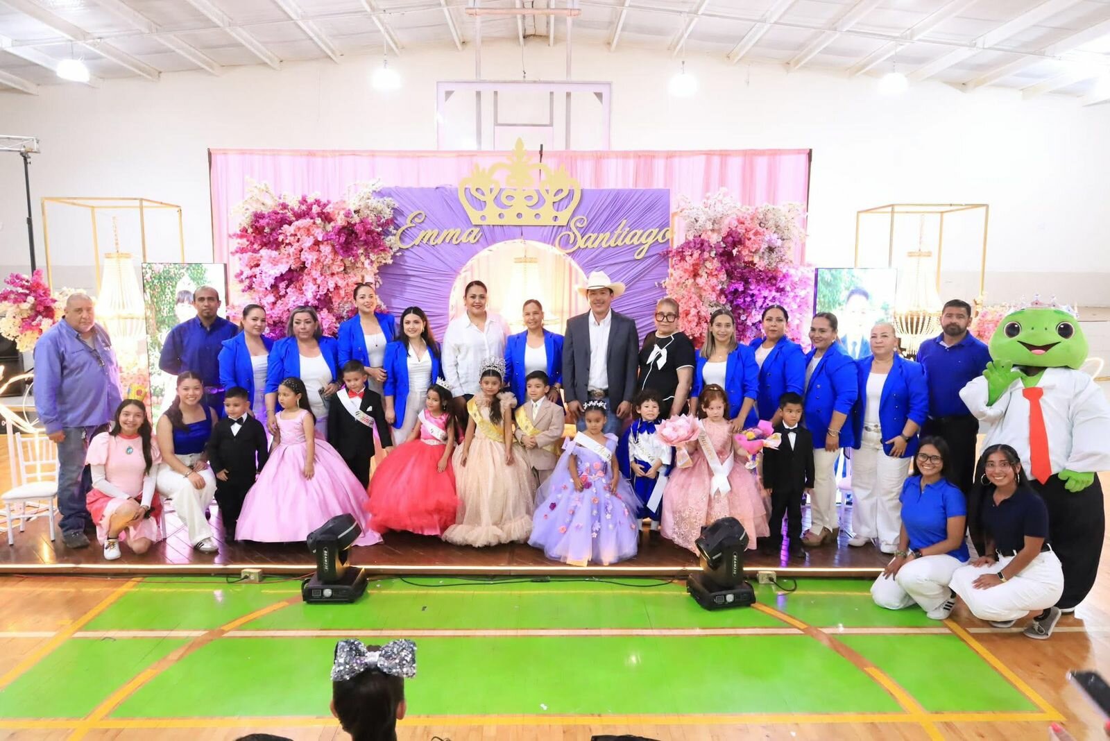 Coronación escolar reúne familias y destaca talento infantil en Nueva Rosita