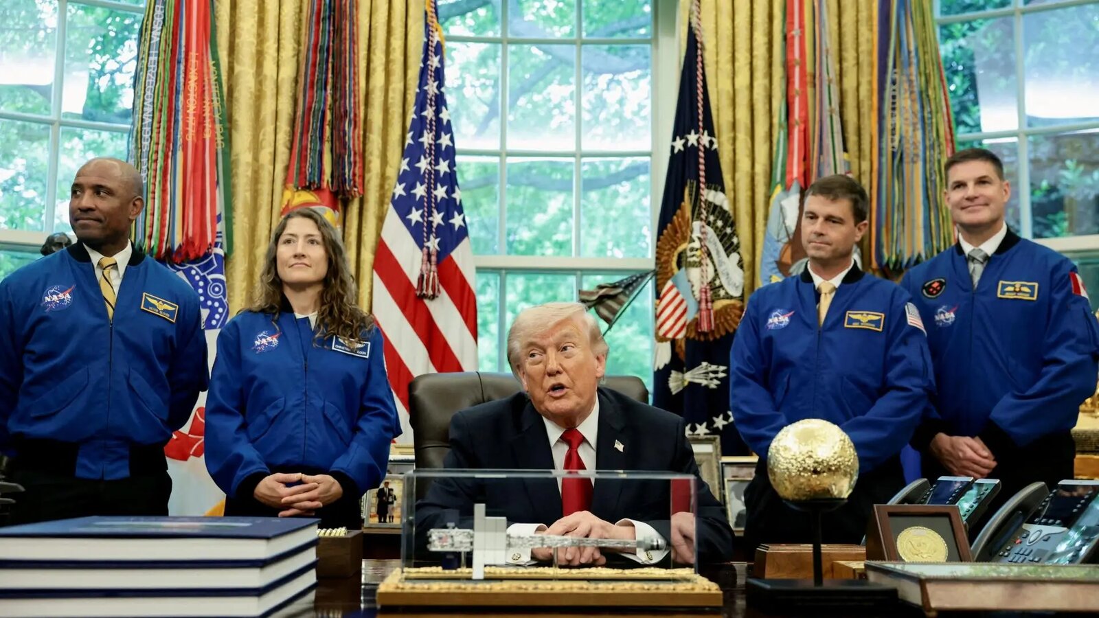 Trump recibe a astronautas de Artemis II y refuerza plan lunar para 2028