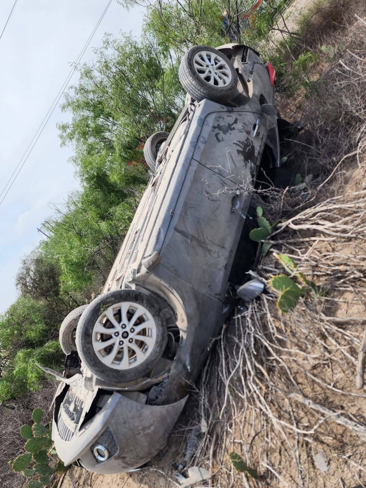 accidente : Al aproximarse, los elementos confirmaron que en el interior se encontraba una persona lesionada.