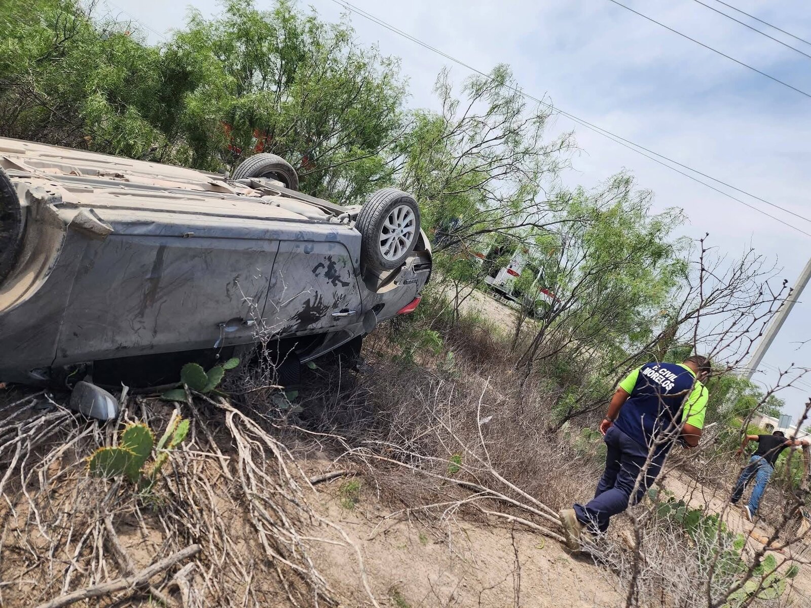 accidente : Al aproximarse, los elementos confirmaron que en el interior se encontraba una persona lesionada.