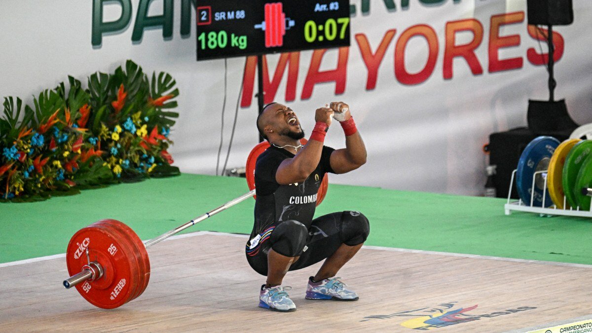 Yeison López impone tres récords mundiales y gana oro en Panamericano de Pesas