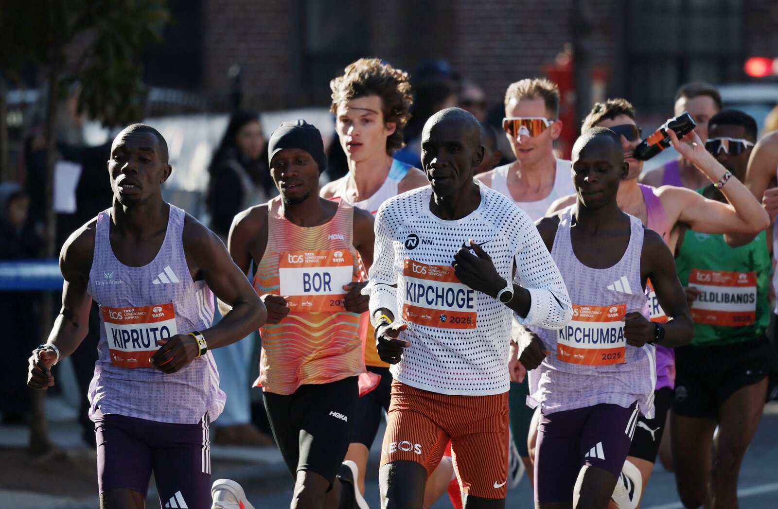 Por qué los corredores keniatas dominan el maratón mundial