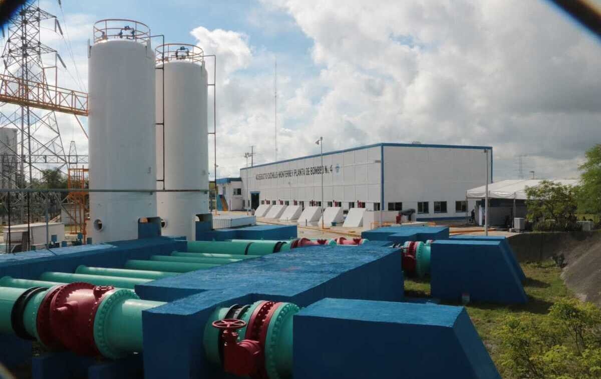 Vecinos de las colonias Nuevo Escobedo y Fomerrey 35, en los límites de Escobedo y Monterrey, protagonizaron una situación que recordó la crisis de agua