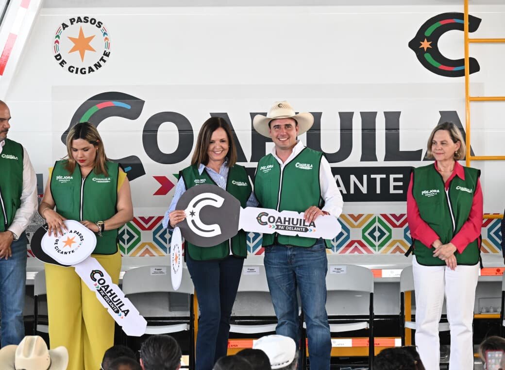 Manolo Jiménez y Sari Pérez refuerzan limpieza con nueva unidad recolectora