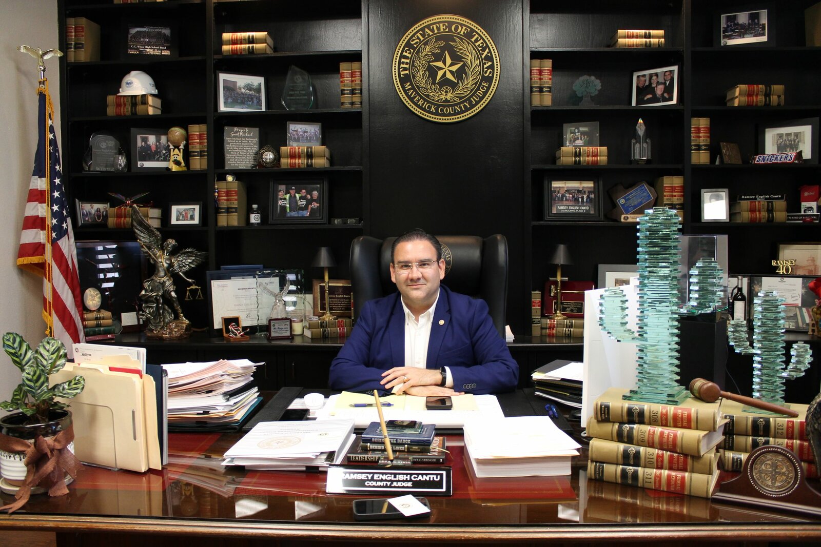 Demanda en Maverick busca destitución de funcionario por presuntas irregularidades