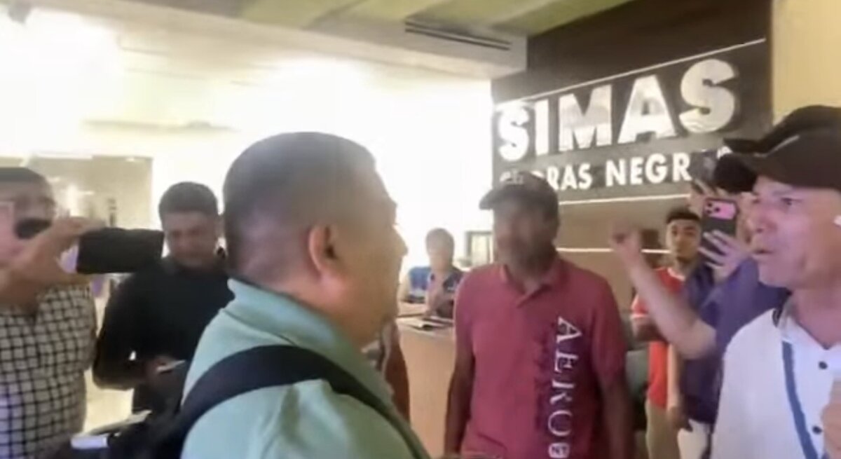     Escala tensión en SIMAS por reclamos salariales y cambios la