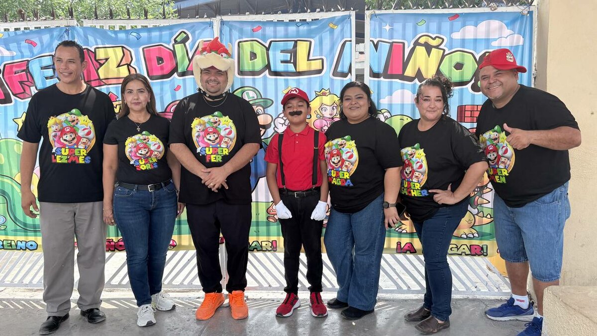 Maestros bailan para celebrar a sus alumnos este Día del Niño 