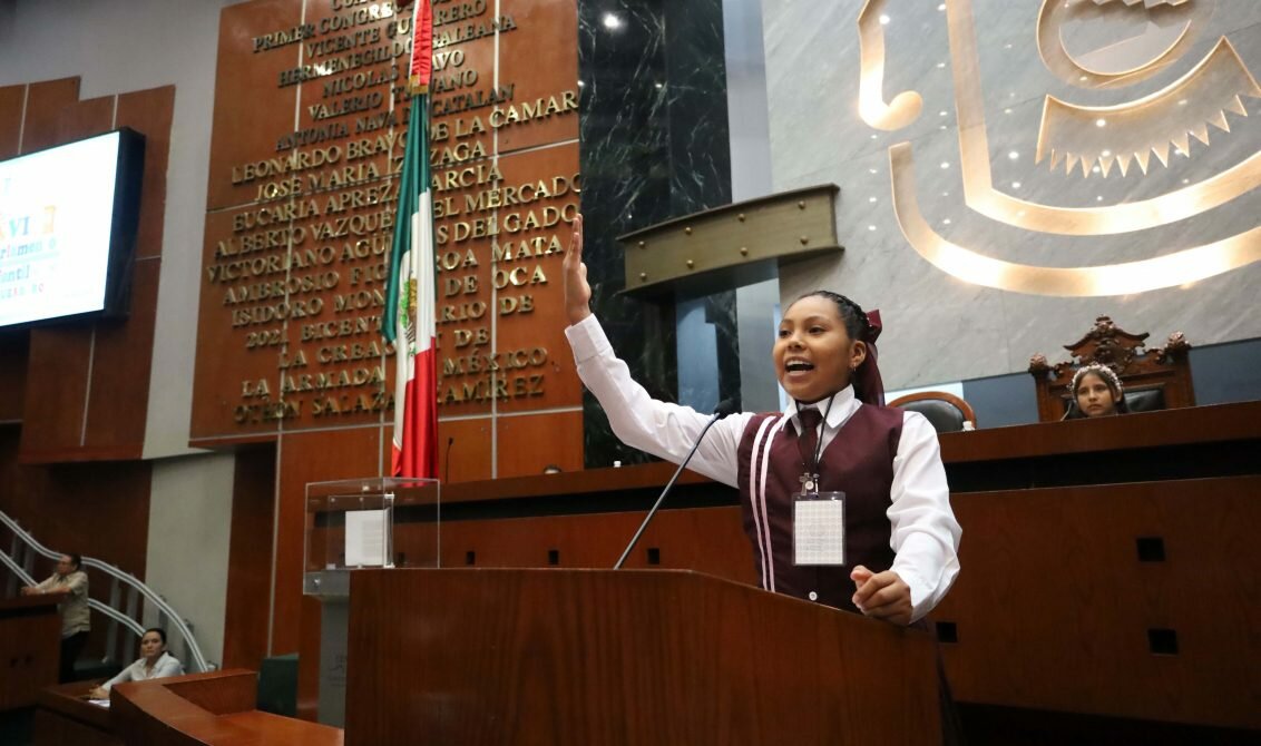 Menor denuncia impacto de la inseguridad durante Parlamento Infantil en Guerrero