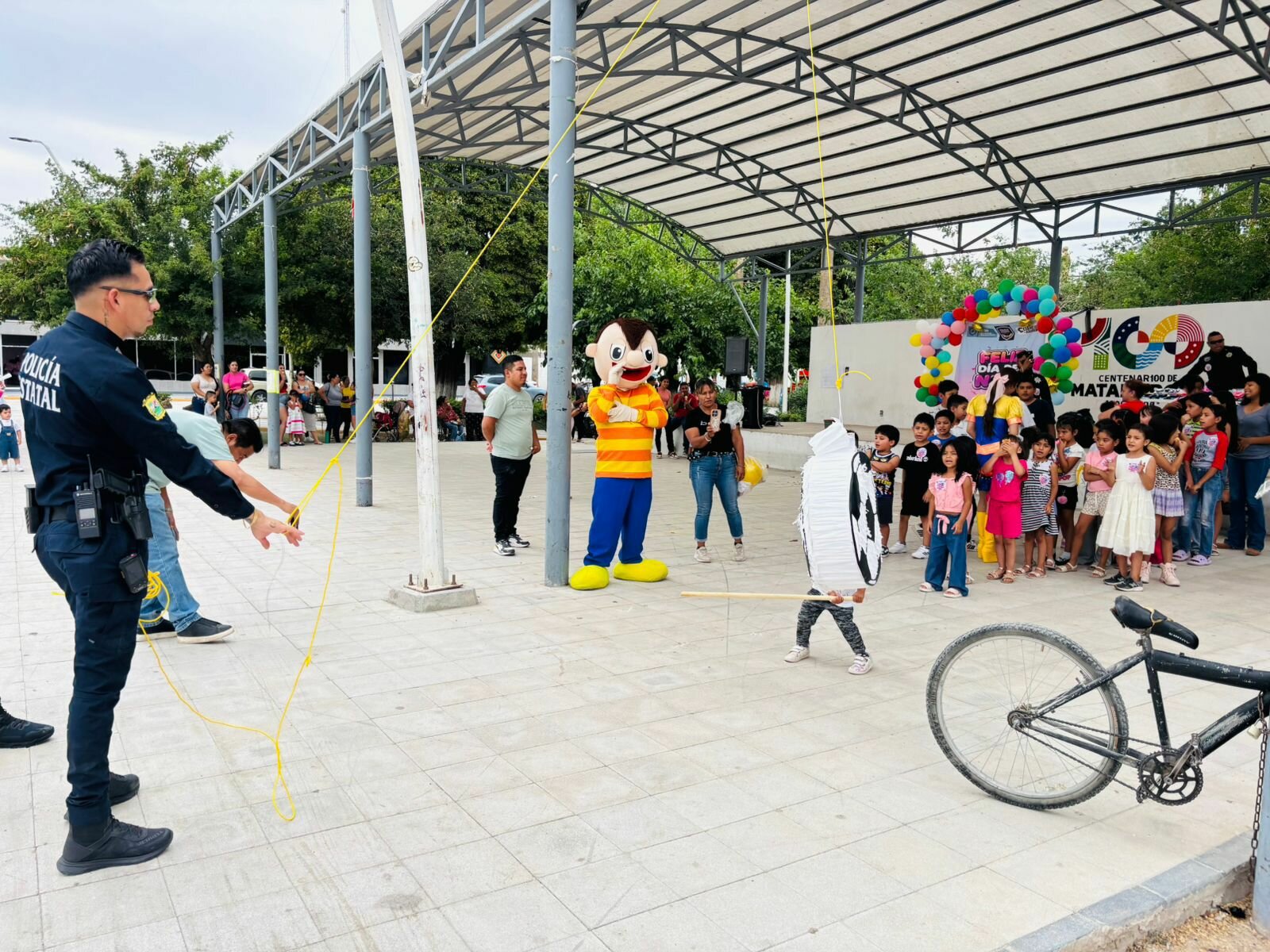 Policía Estatal y FGE llevan alegría a cientos de niños en todo Coahuila