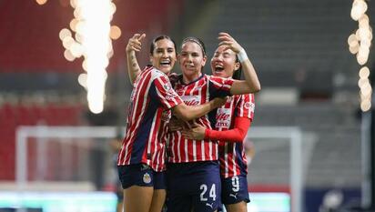    Alicia Cervantes anotó su gol 161 con Chivas en la victoria 2-1 sobre Pachuca en la ida de los cuartos de final.  Con la historia tocando a la puerta