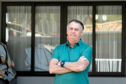 El expresidente de Brasil, Jair Bolsonaro, fue internado en Brasilia para someterse a una cirugía en el hombro derecho tras complicaciones médicas recientes.