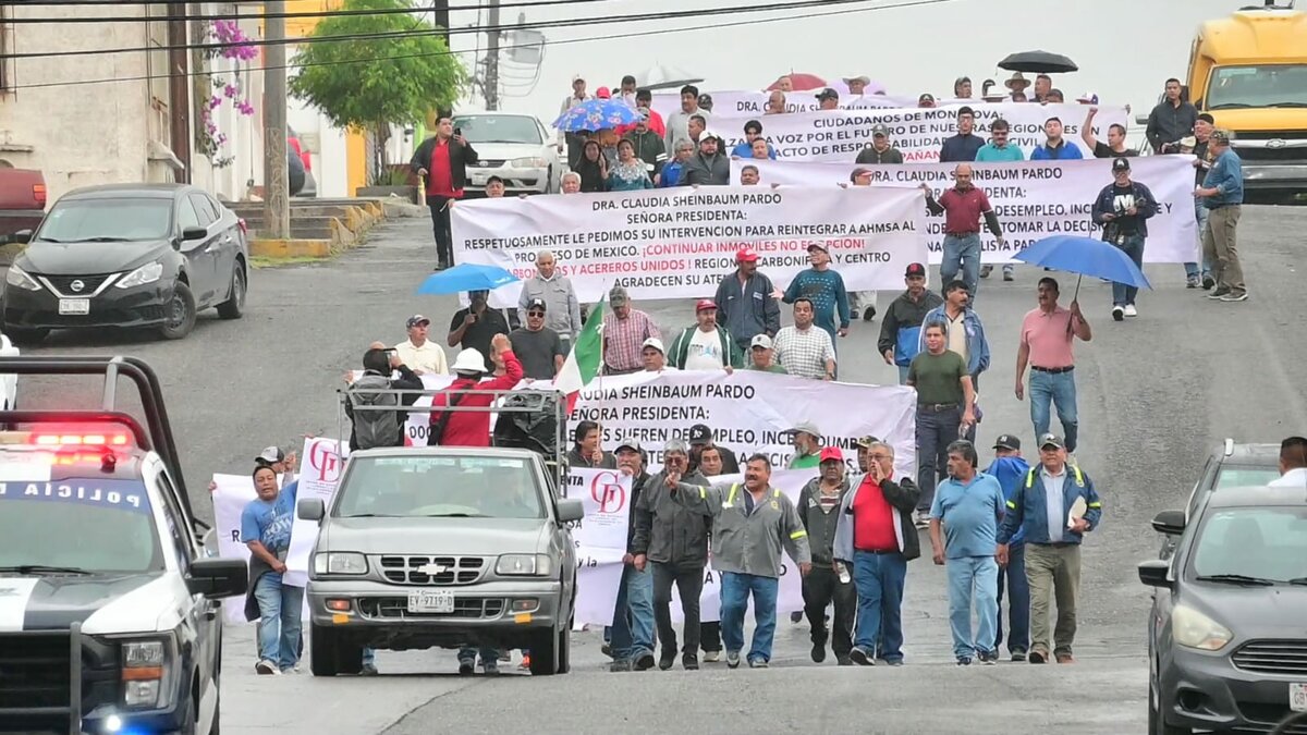 Obreros de AHMSA marchan y protestan por justicia laboral