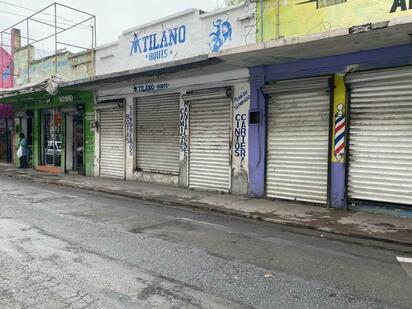 DÍA DEL TRABAJO Comercios operan parcialmente pese a lluvia y baja afluencia este 1 de mayo festivo.  Este 1 de mayo, Día del Trabajo, las calles de la zona centro de Monclova