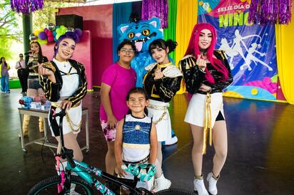 Más de 800 asistentes disfrutan actividades, show infantil y rifa en celebración especial familiar  Más de 800 personas se dieron cita en el Parque Xochipilli
